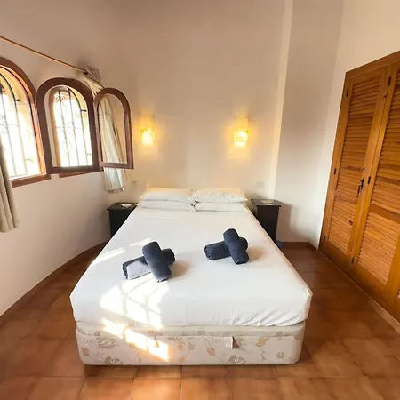 Villa 3 Bedroom House Near The In Javea